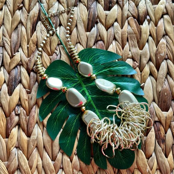 BOGO FREE STATEMENT AURA SCATTER NECKLACE GOLD - Picture 2 of 8